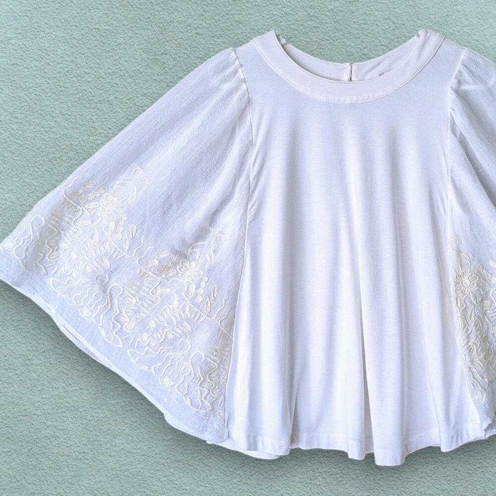 Anthropologie Embroidered Poncho Pullover Top in Off-white, XS